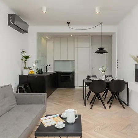 Trendy Marszalkowska With View Near Ogrod Saski By Renters Apartment